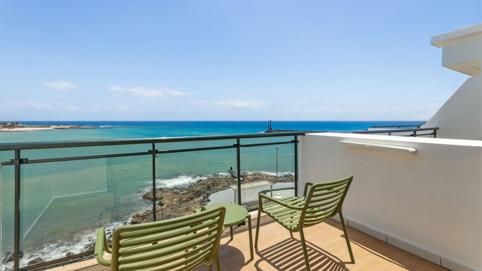 rooms-family-room-sea-view-balcony-or-terrace