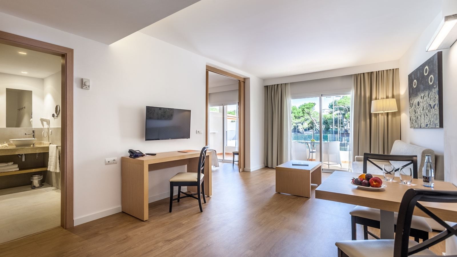 rooms-1-bedroom-suite-balcony-or-terrace