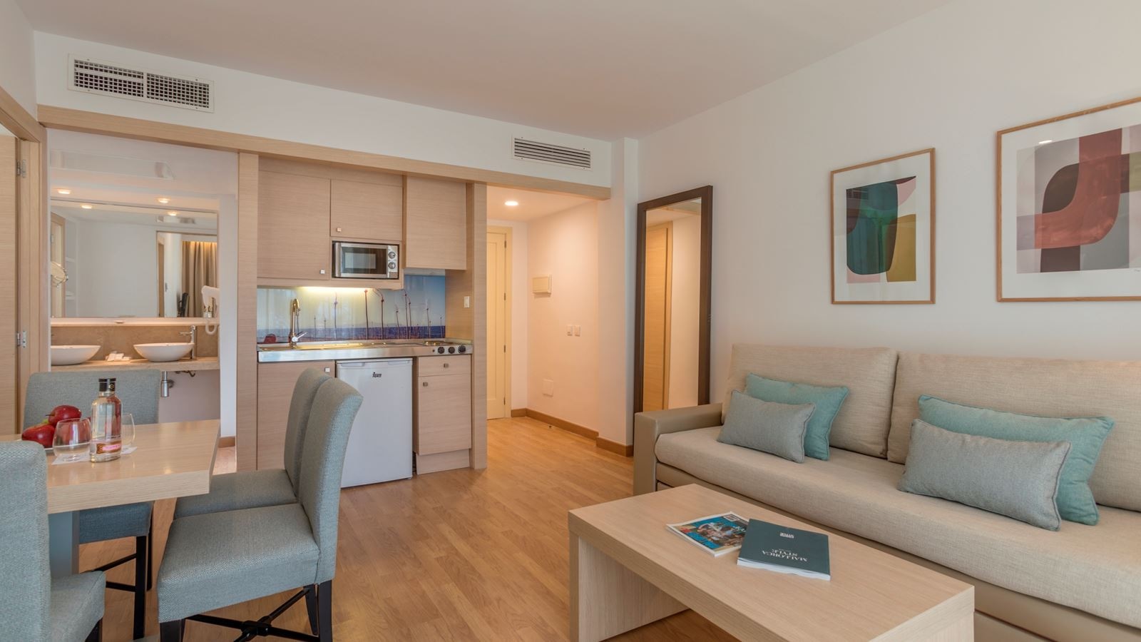 rooms-1-bedroom-suite-balcony-or-terrace