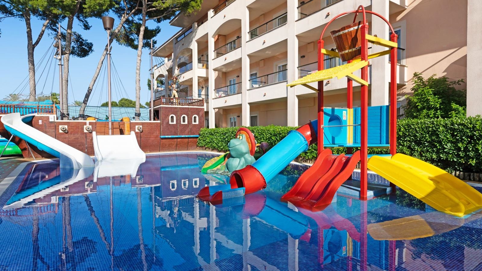 pools-outdoor-childrens-pool