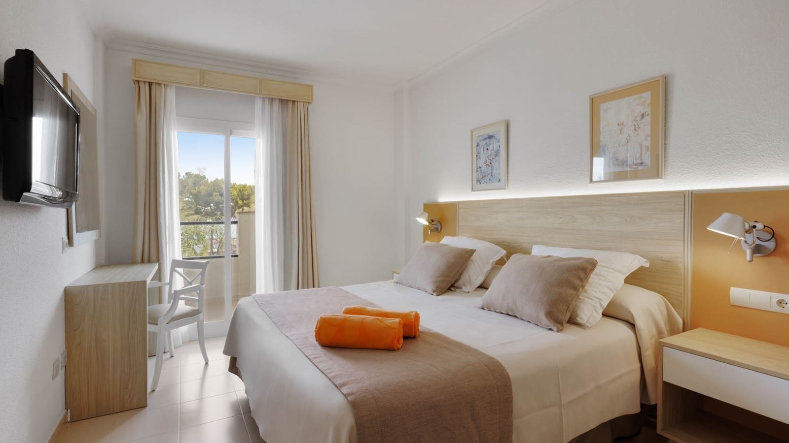 rooms-apt-1-bedroom-pool-view