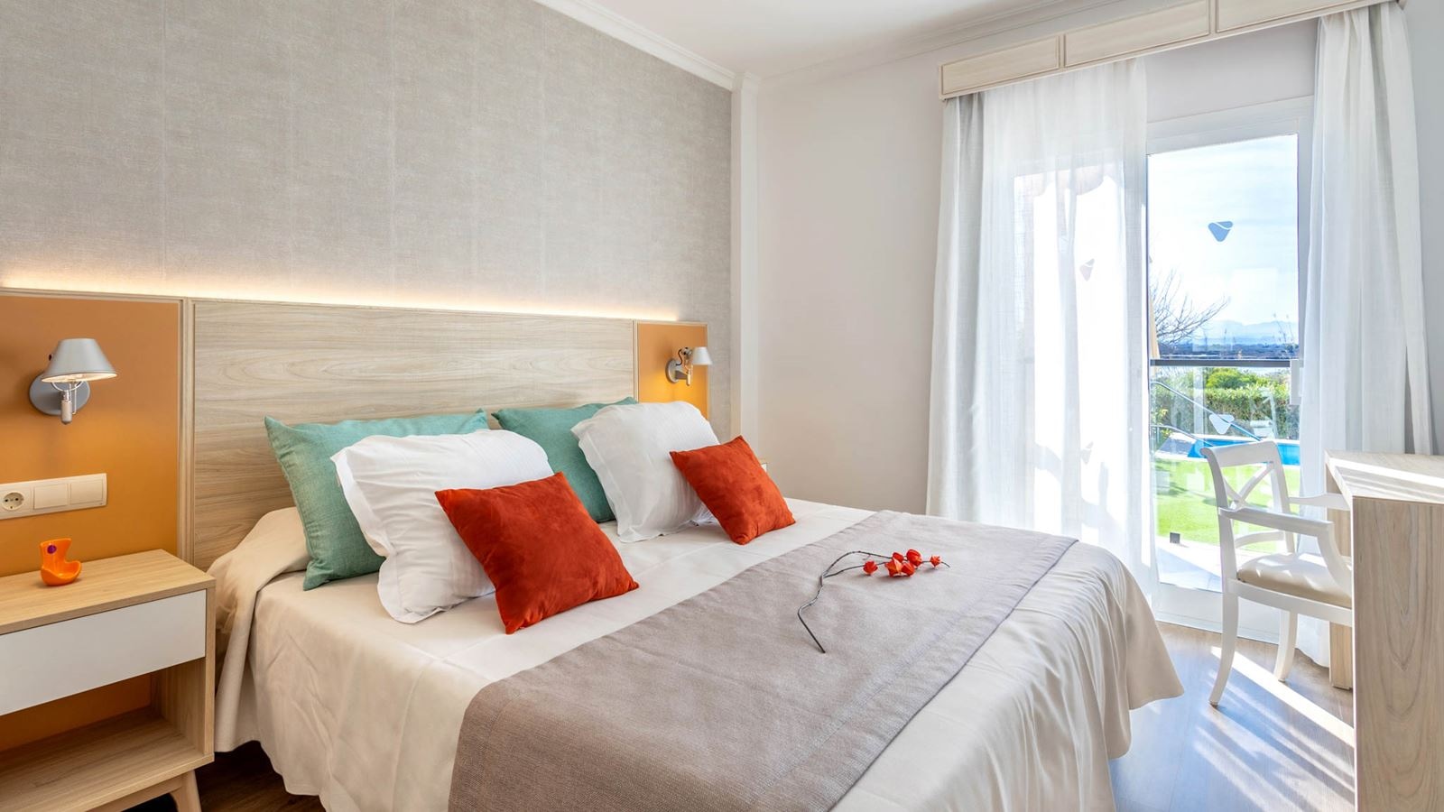 rooms-apt-1-bedroom-with-private-pool-selection-club