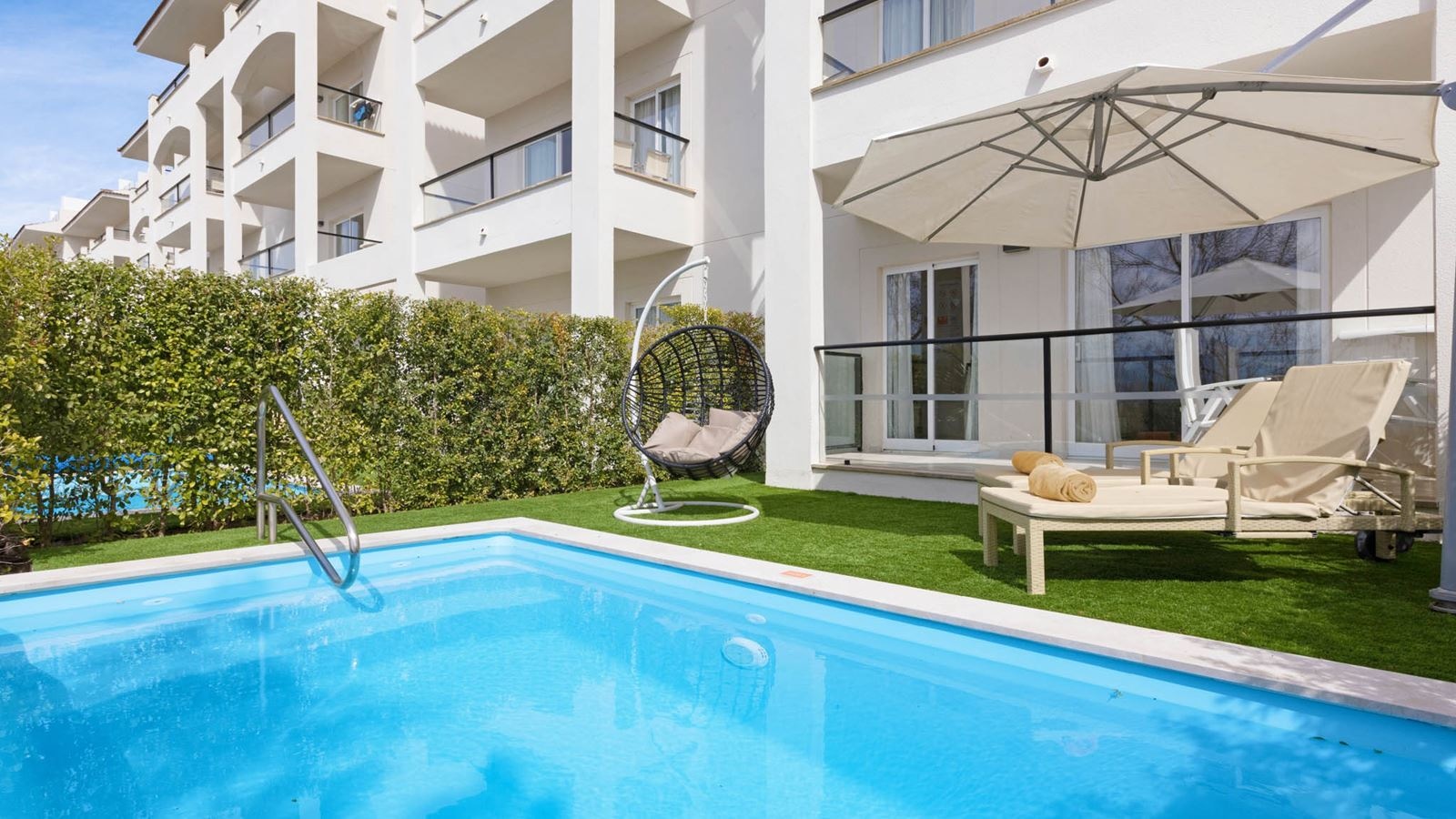 rooms-apt-1-bedroom-with-private-pool-selection-club