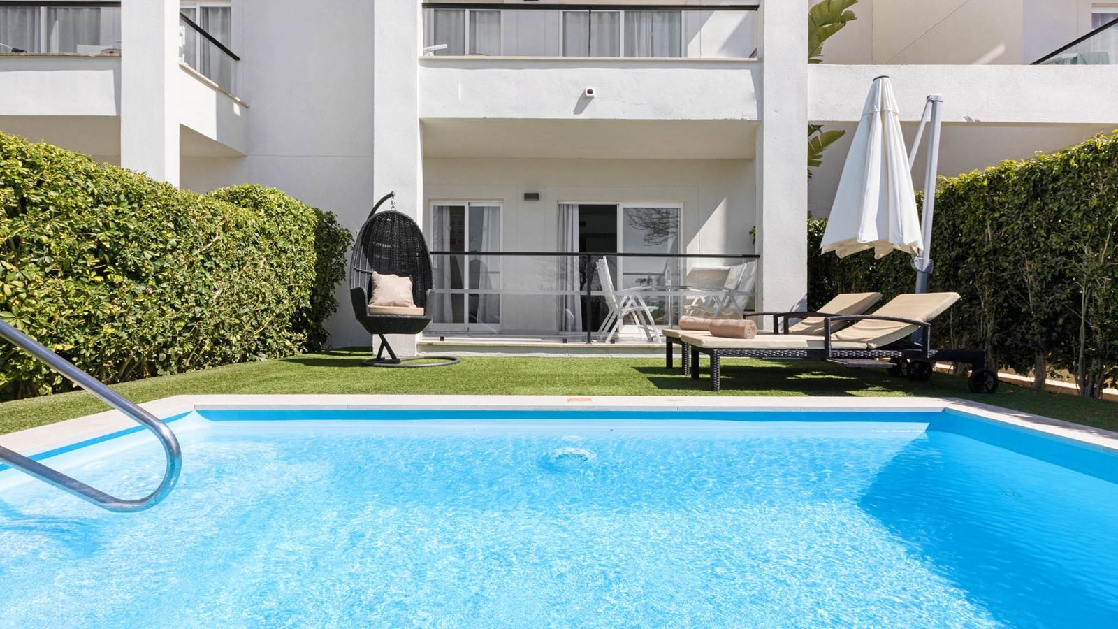 rooms-apt-1-bedroom-with-private-pool-selection-club