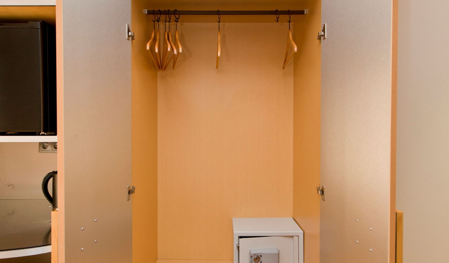 rooms-double-two-double-beds