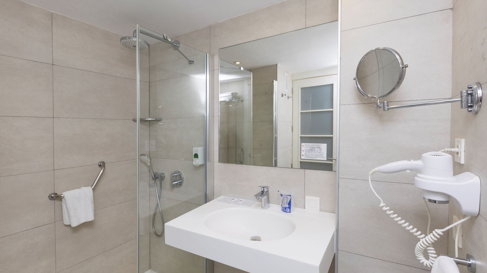 rooms-standard-studio-with-balcony-str