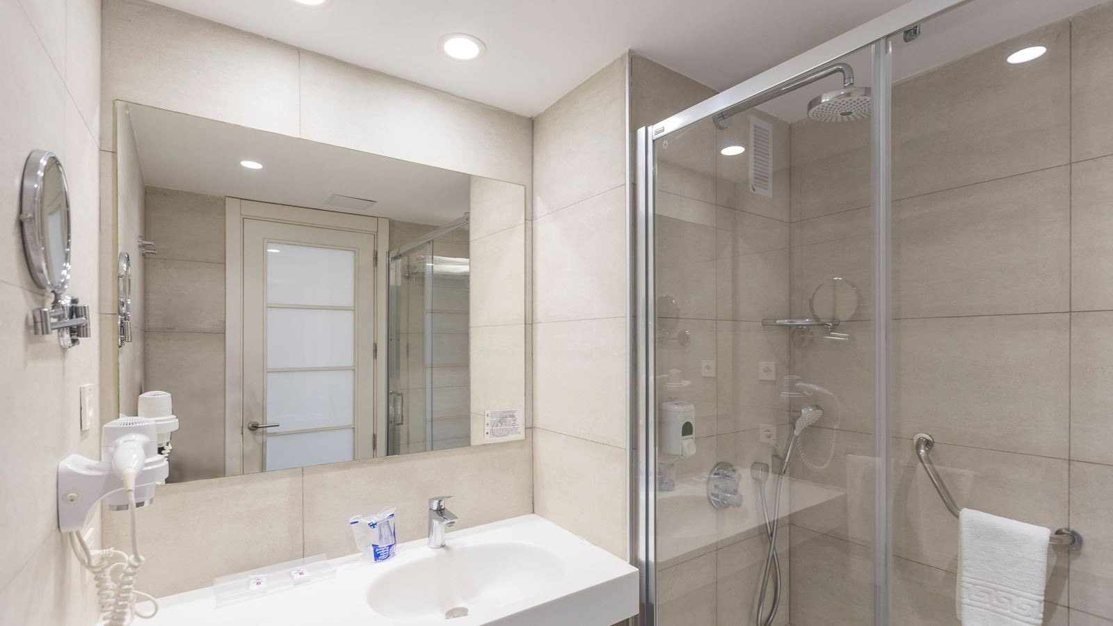 rooms-standard-1-bedroom-apartment-with-balcony-apr