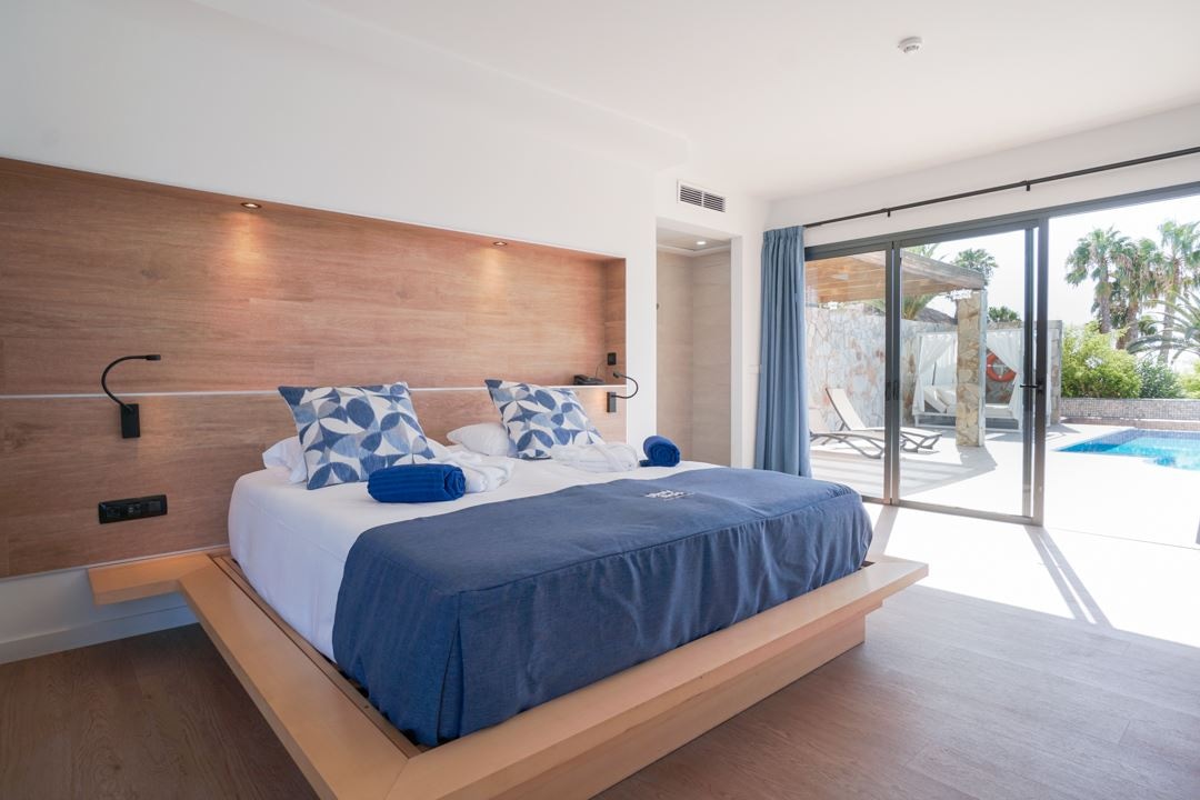 rooms-suite-with-private-pool