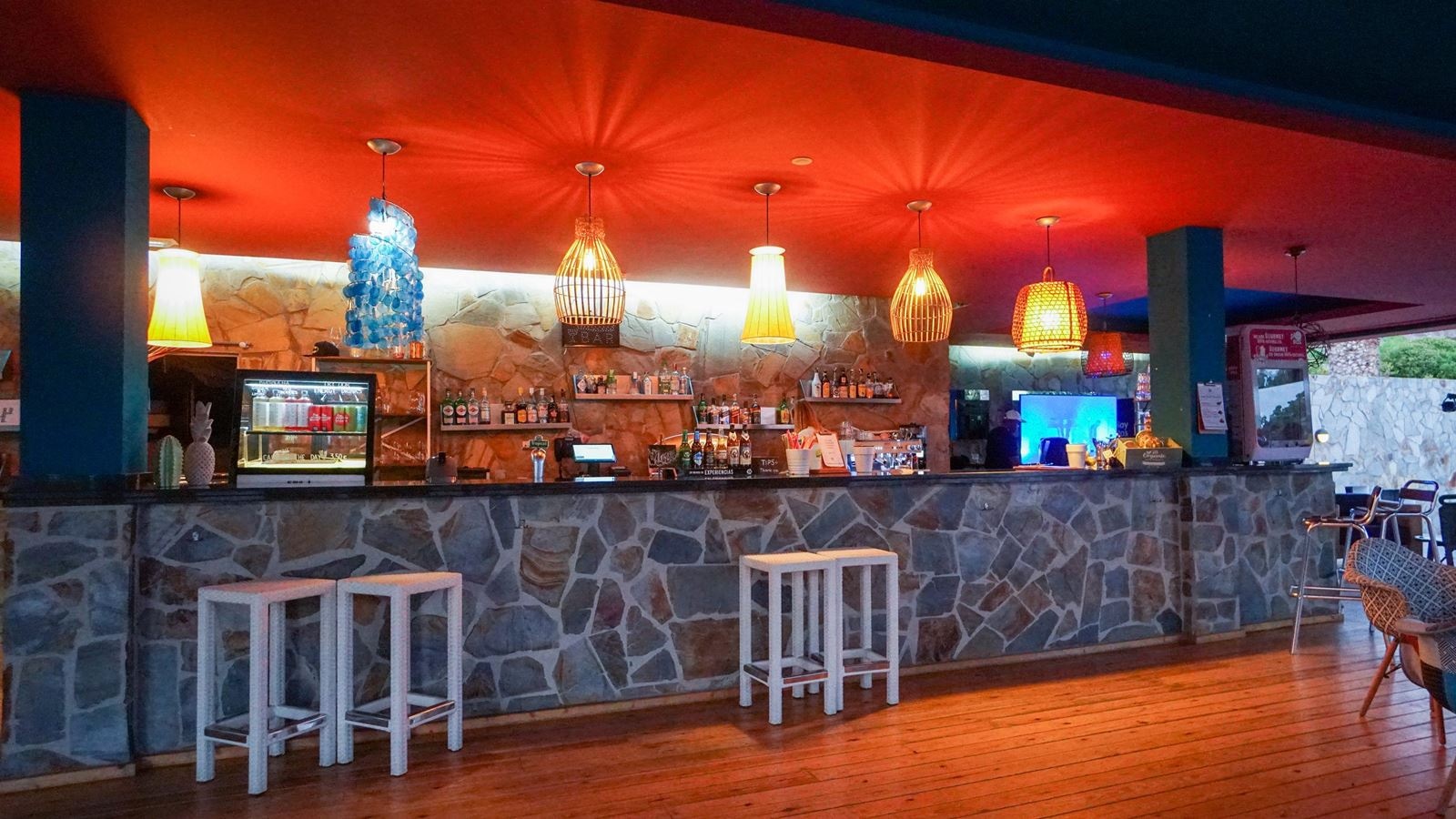 bars-palapa-bar--hotel-pool