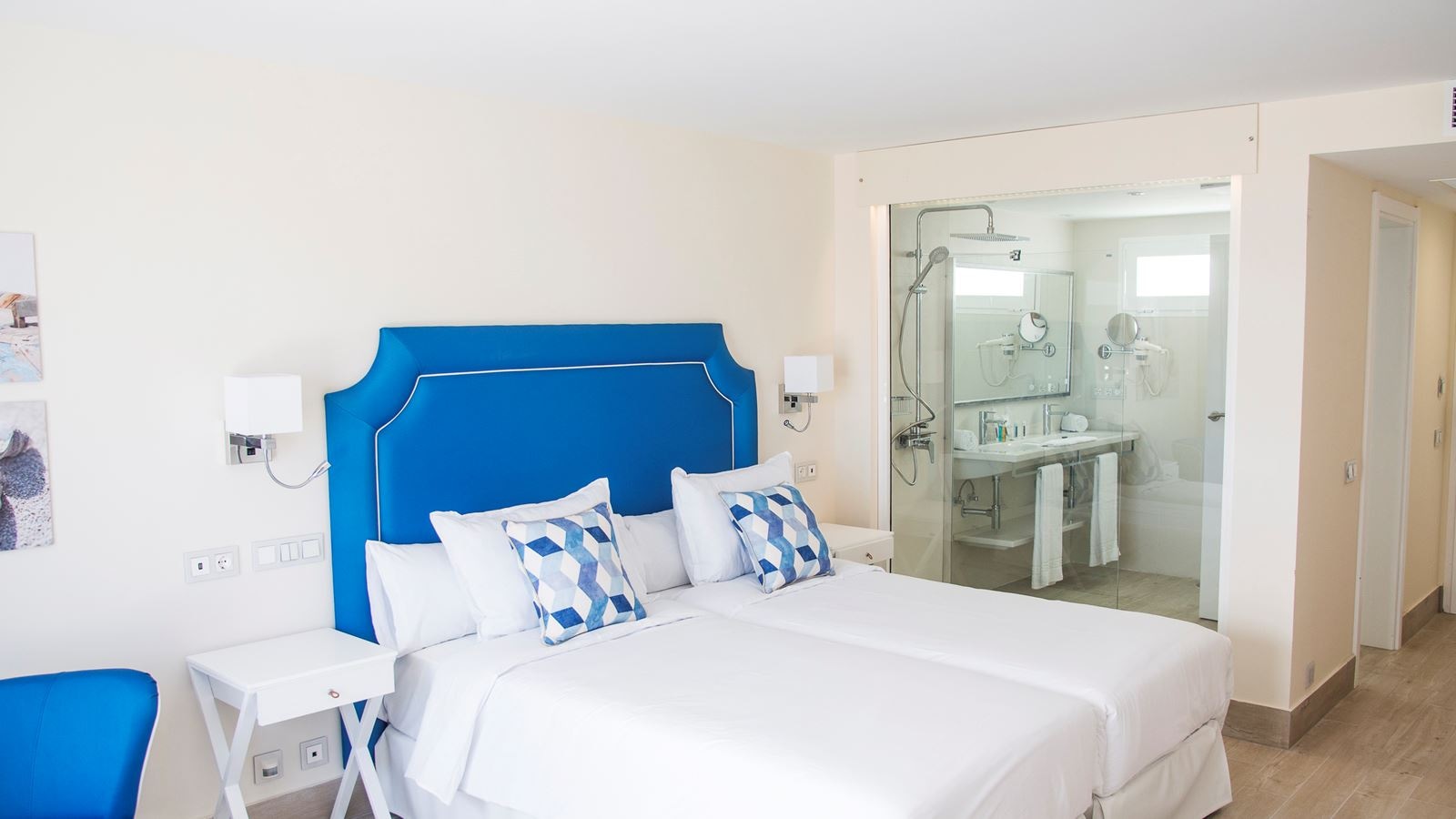 rooms-double-standard-room-seaview-balcony-or-terrace