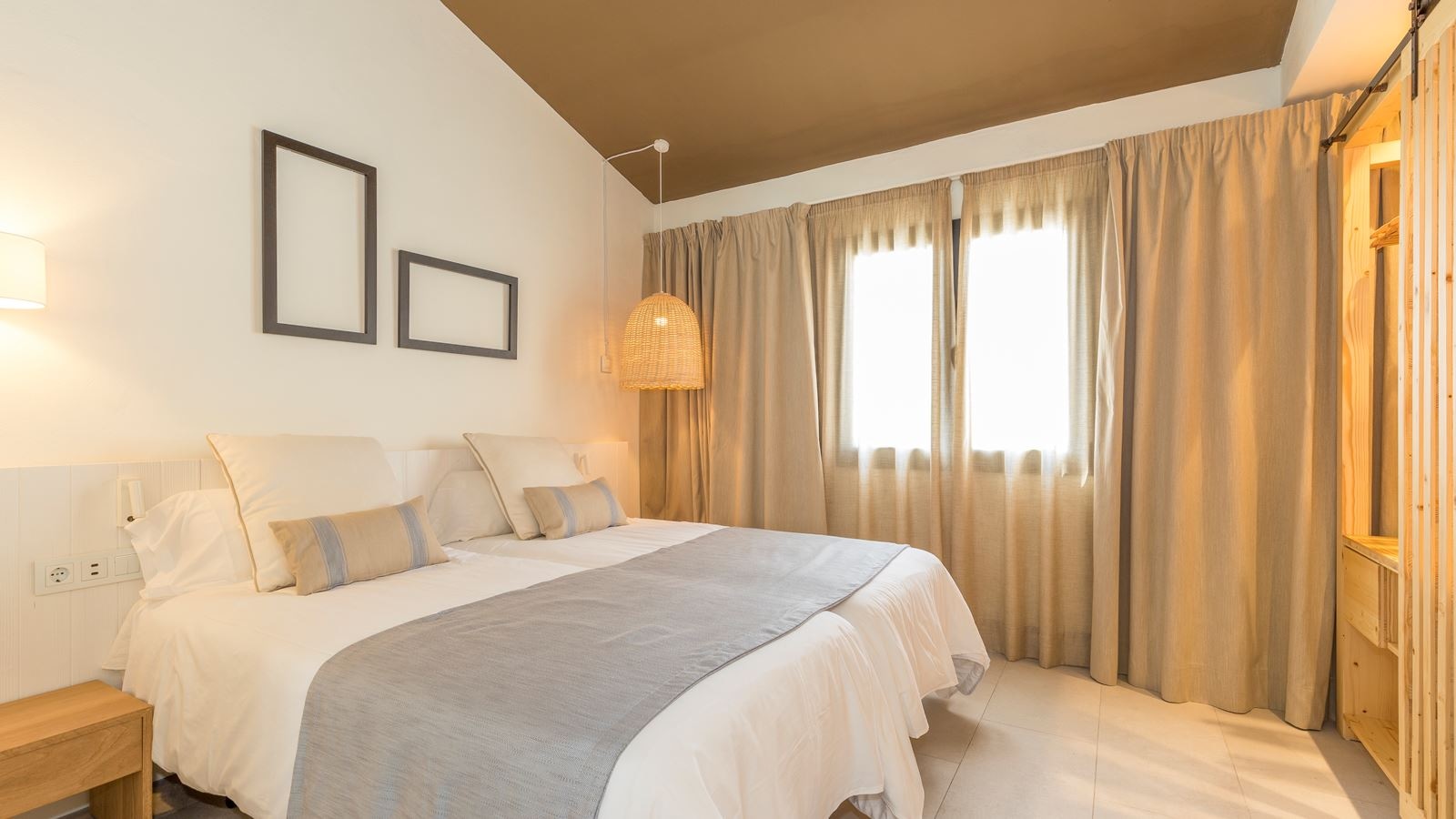 rooms-apartment-2-bedrooms--balcony-or-terrace