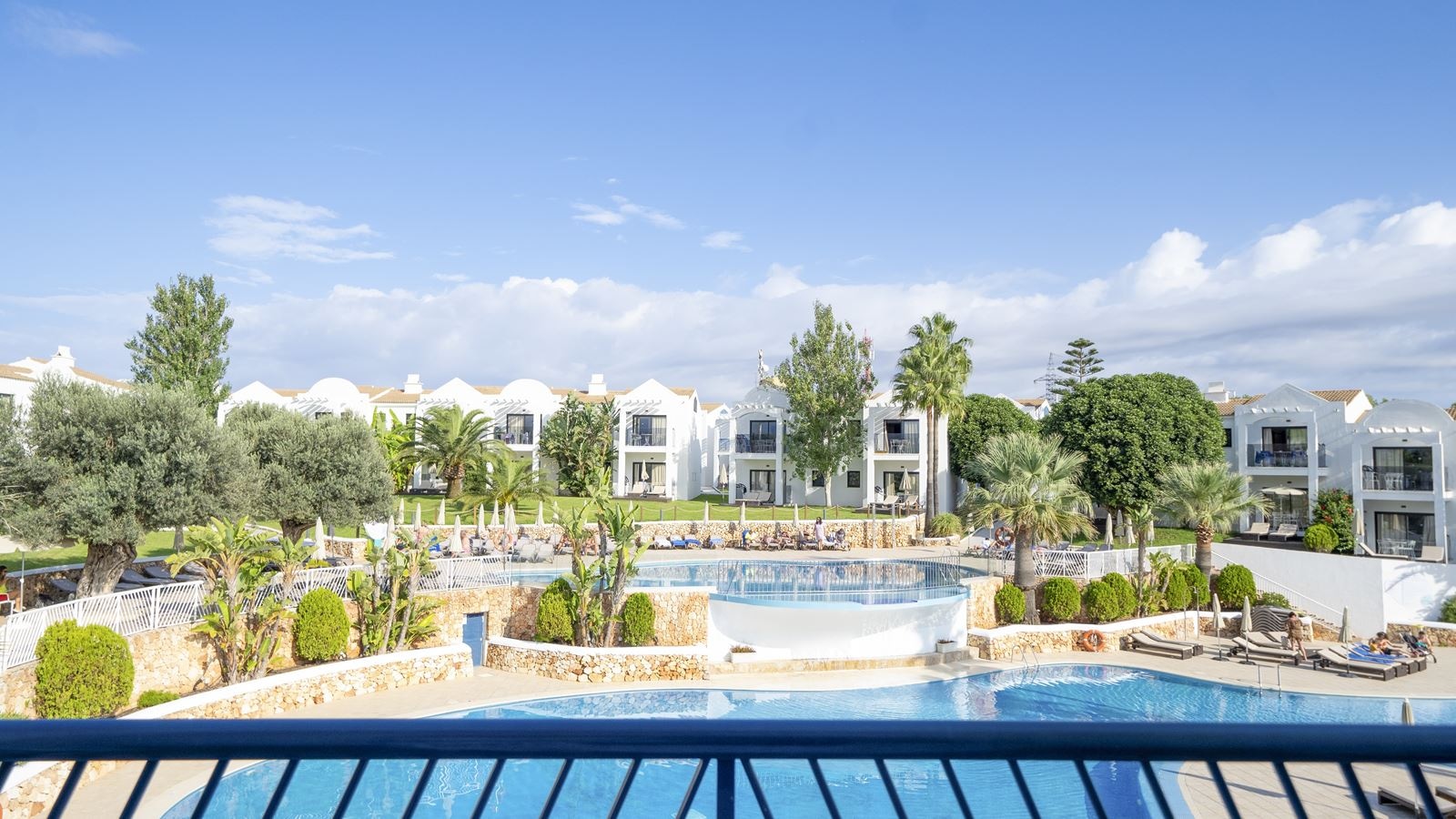 rooms-double-pool-view--balcony-or-terrace