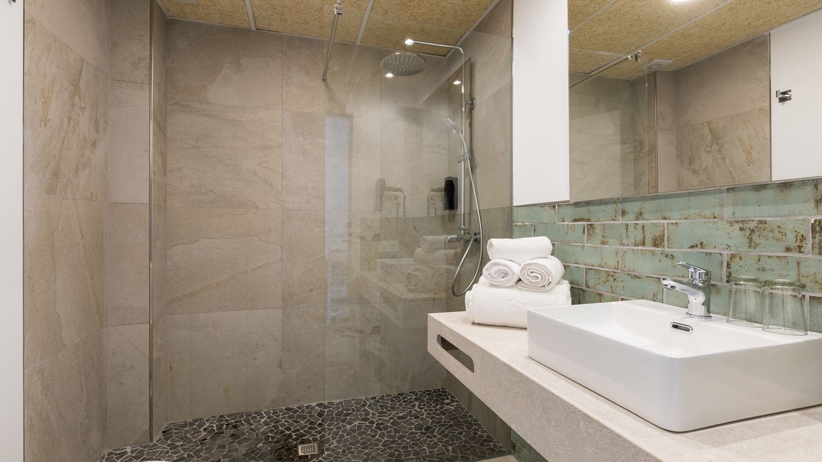 rooms-double-pool-view--balcony-or-terrace