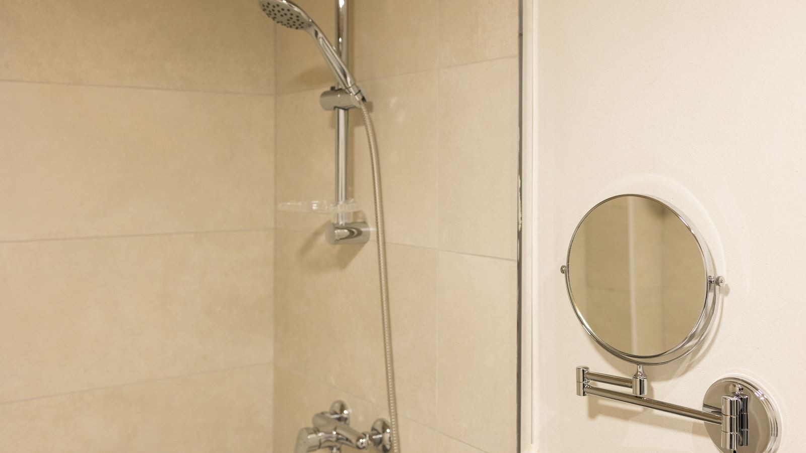 rooms-double-pool-view--balcony-or-terrace