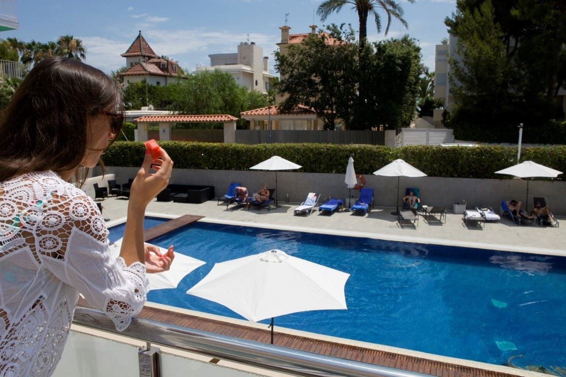 rooms-double-avantgarde-pool-view