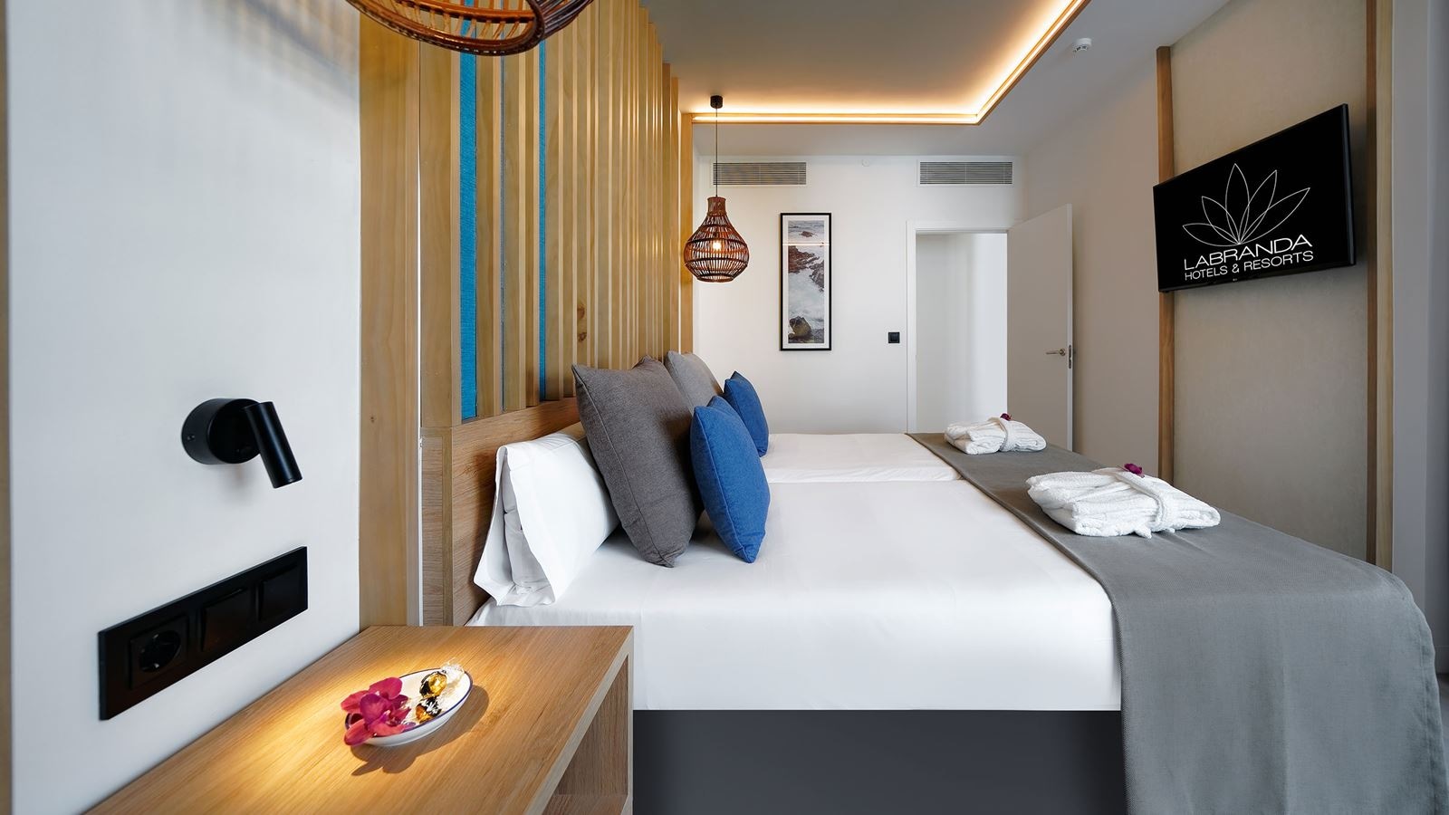 rooms-family-room-balcony-or-terrace