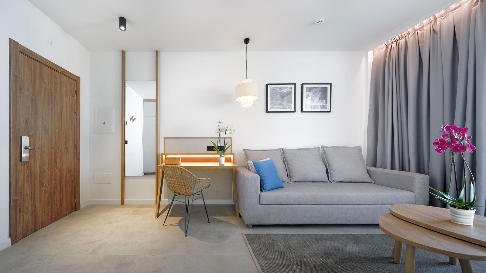 rooms-family-room-balcony-or-terrace