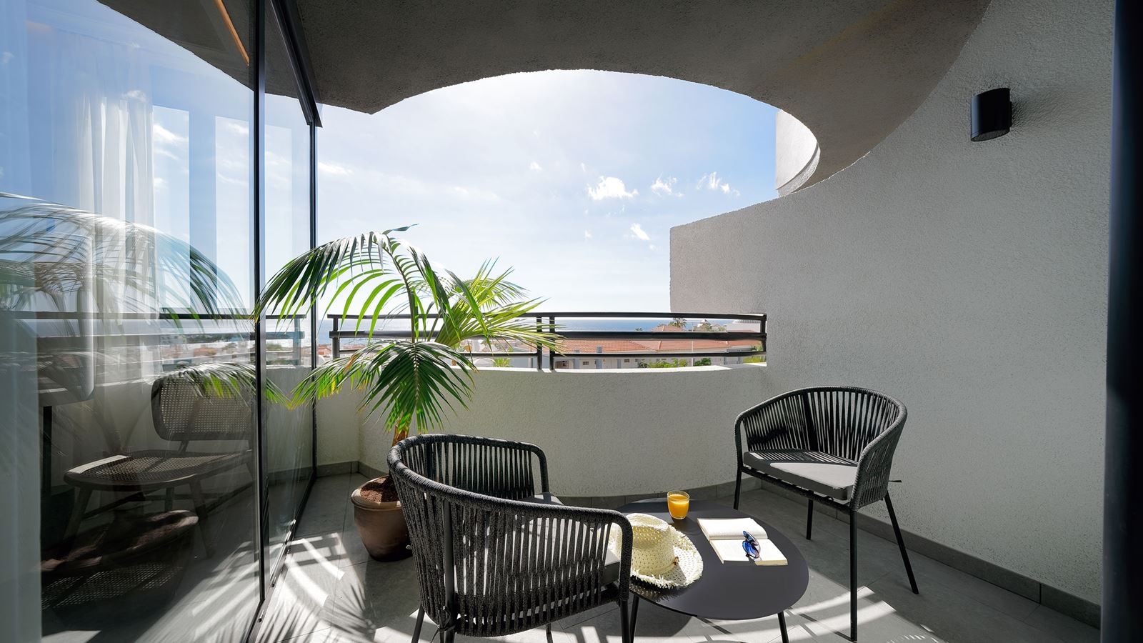 rooms-family-suite-sea-view-balcony-or-terrace