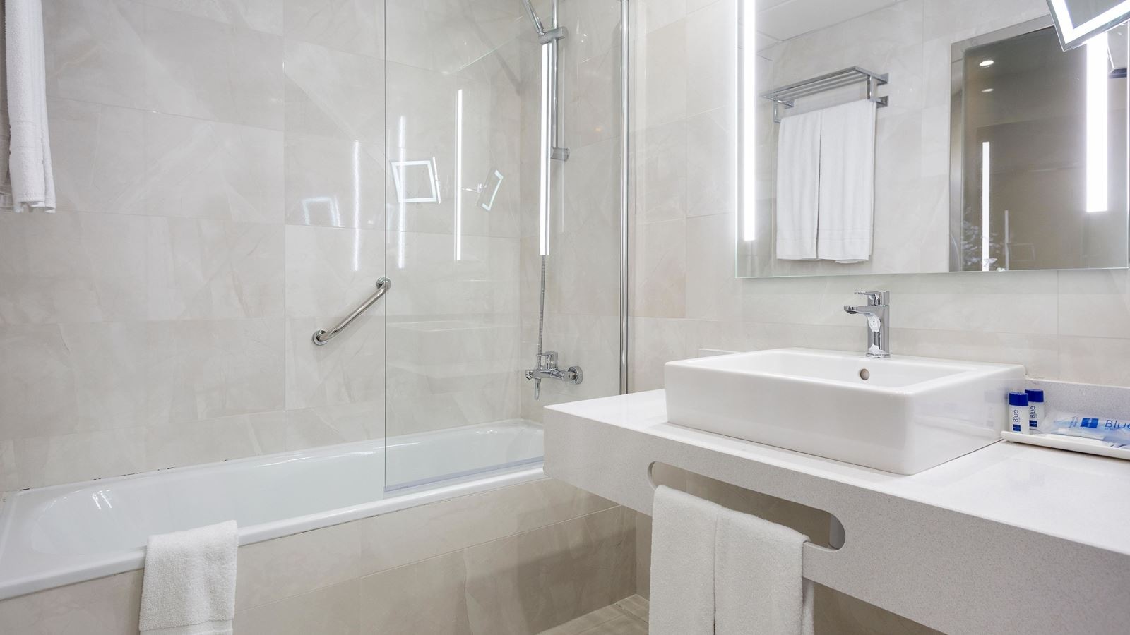 rooms-double-room-with-rollawaybed