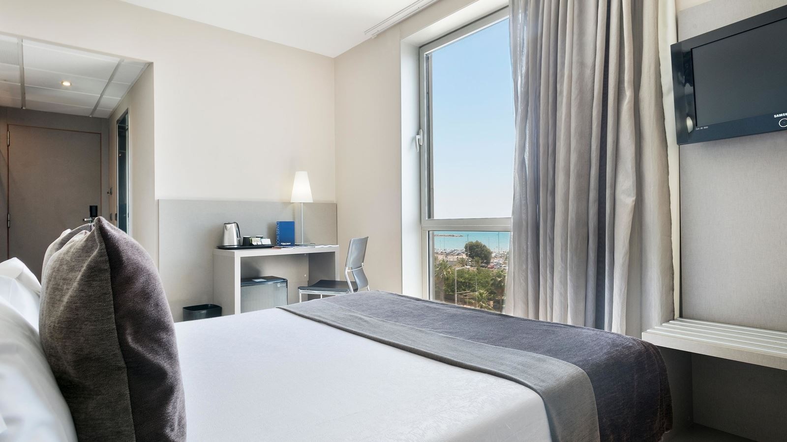 rooms-deluxe-sea-view