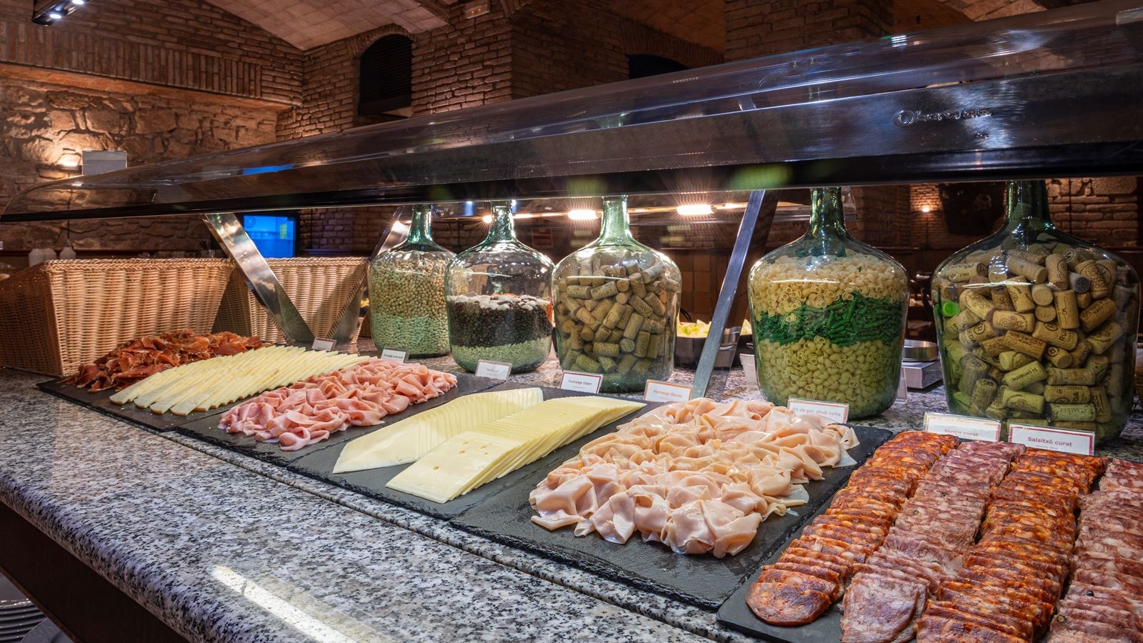 restaurants-restaurants