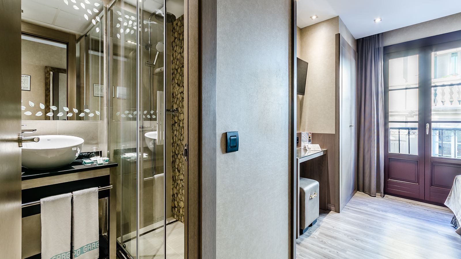 rooms-double-with-double-bed