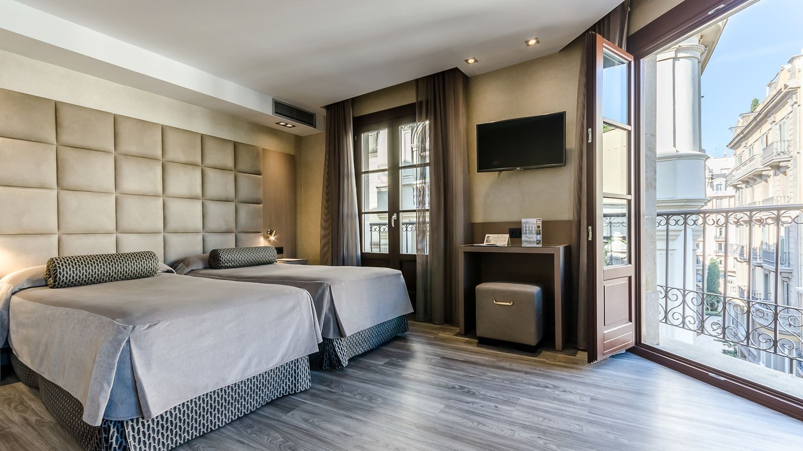 rooms-double-with-double-bed