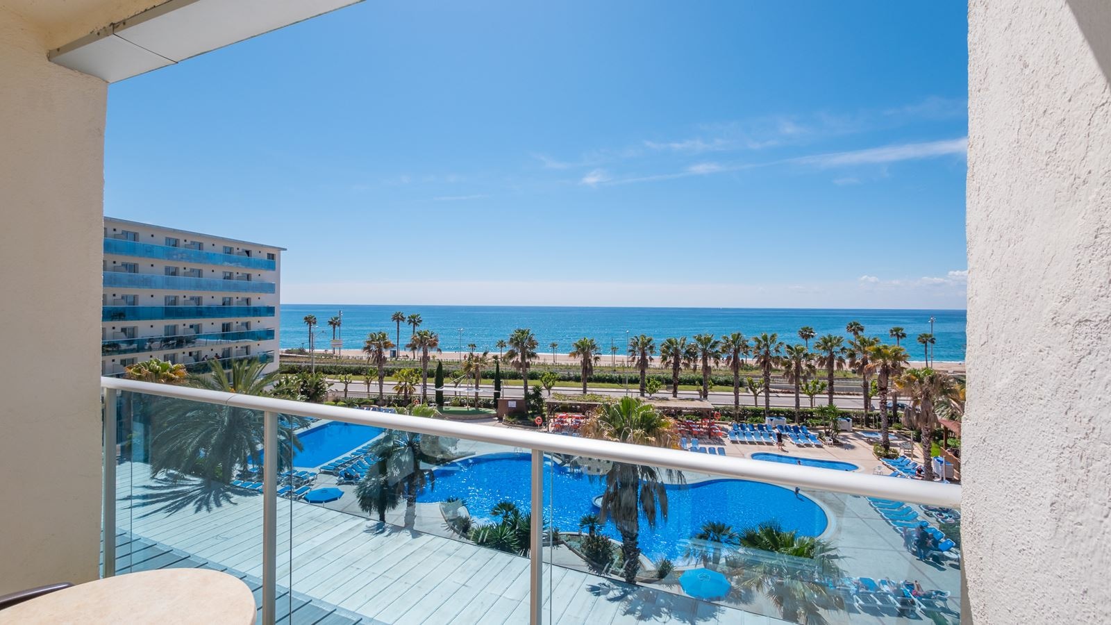 rooms-standard-room-pool--sea-view