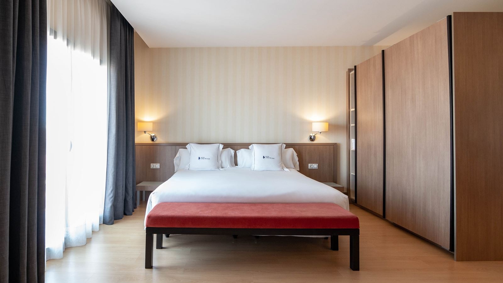 rooms-deluxe-sea-view