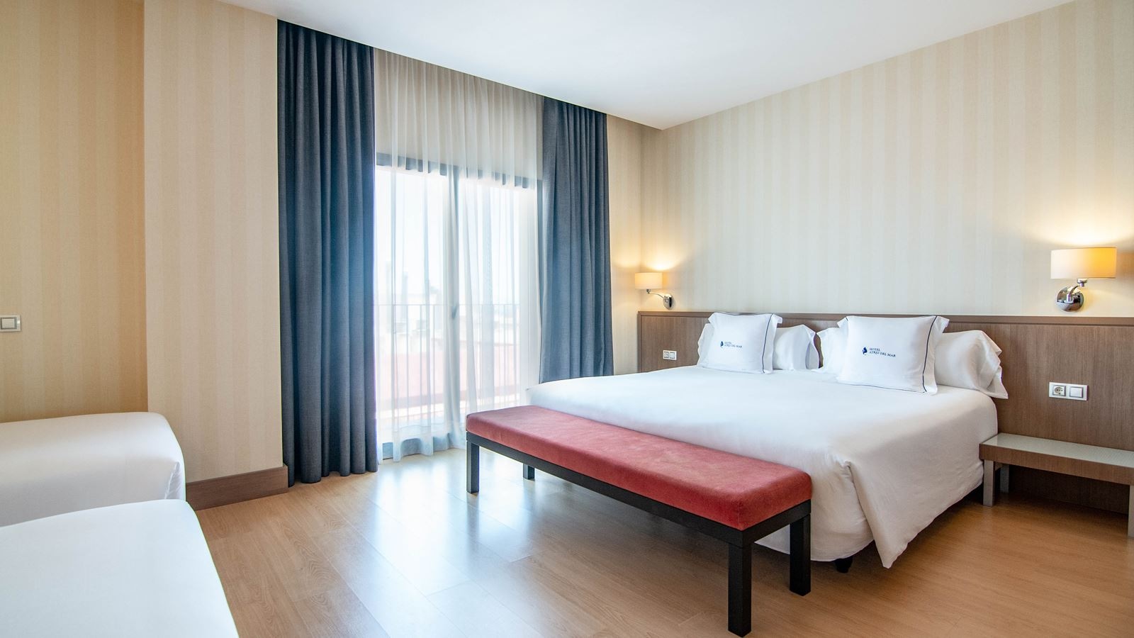 rooms-deluxe-sea-view