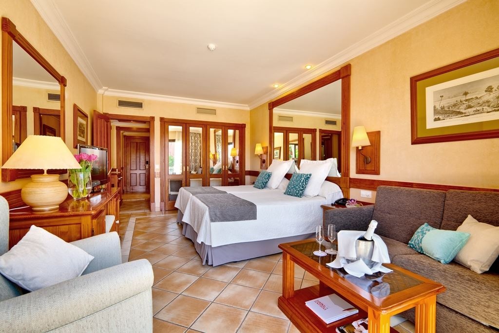 rooms-senior-suite-balcony