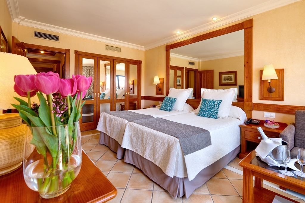 rooms-twin-double-standard-balcony