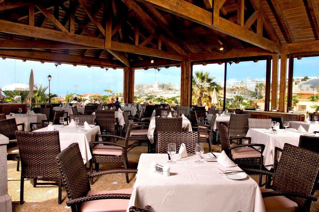 restaurants-pool-snack-bar