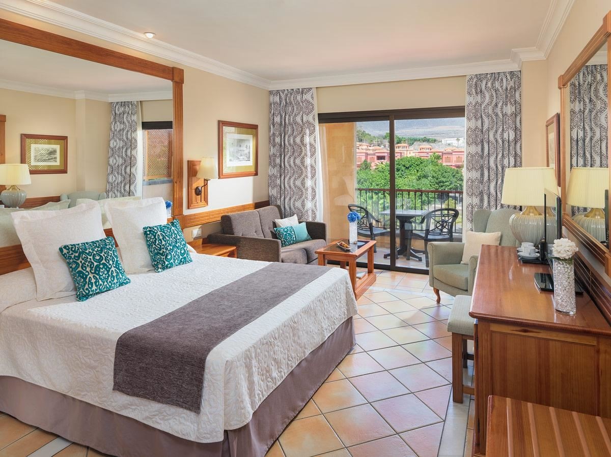 rooms-twin-double-standard-balcony-poolsea-view