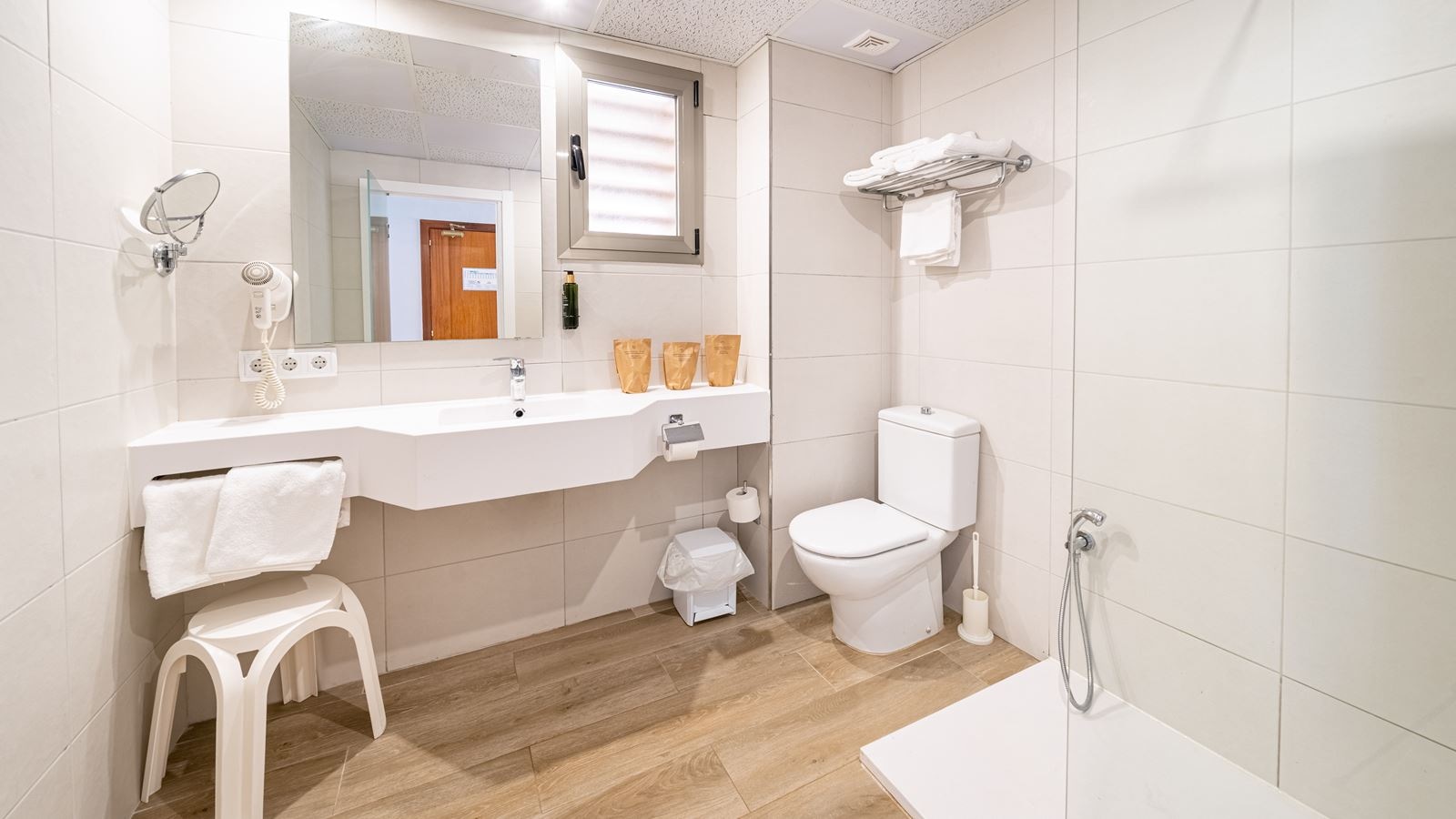 rooms-double-single-use-sea-view