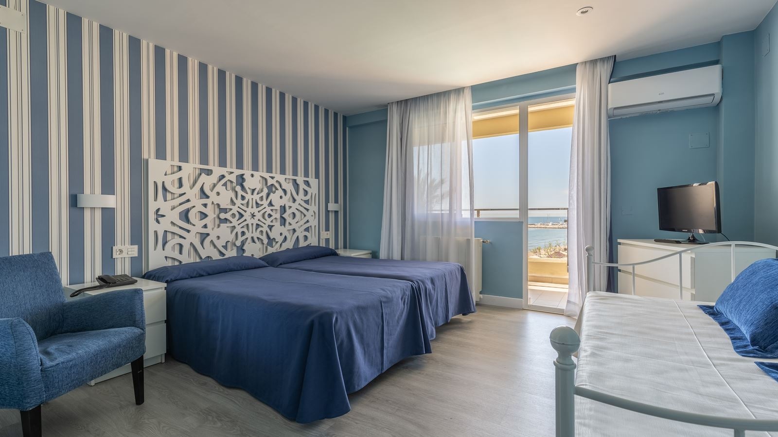 rooms-triple-pool-view