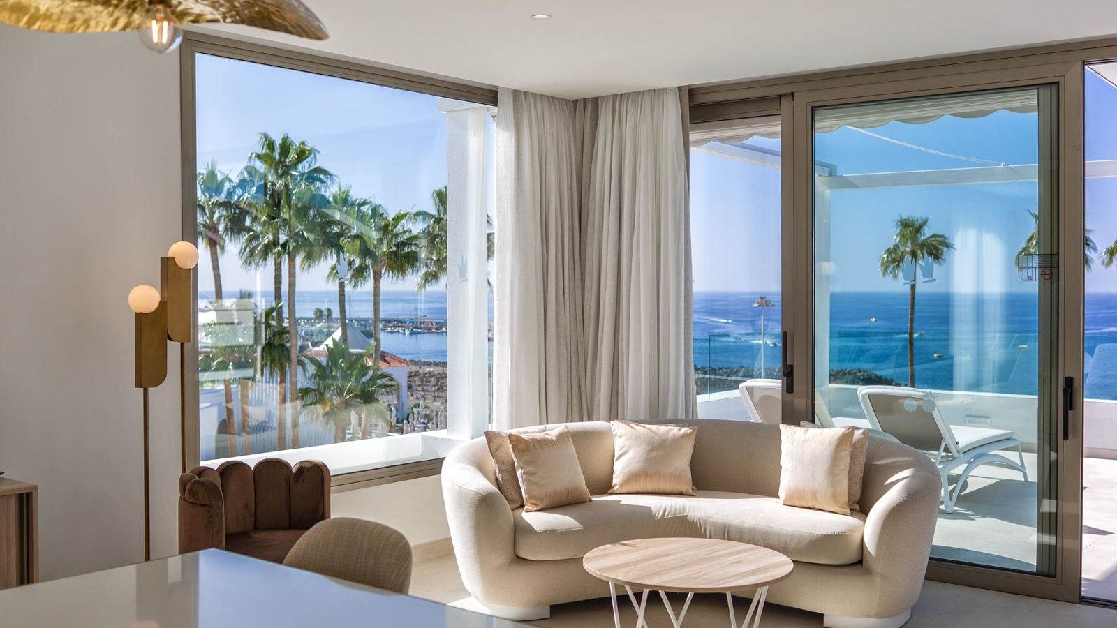 rooms-suite-royal-frontal-sea-view