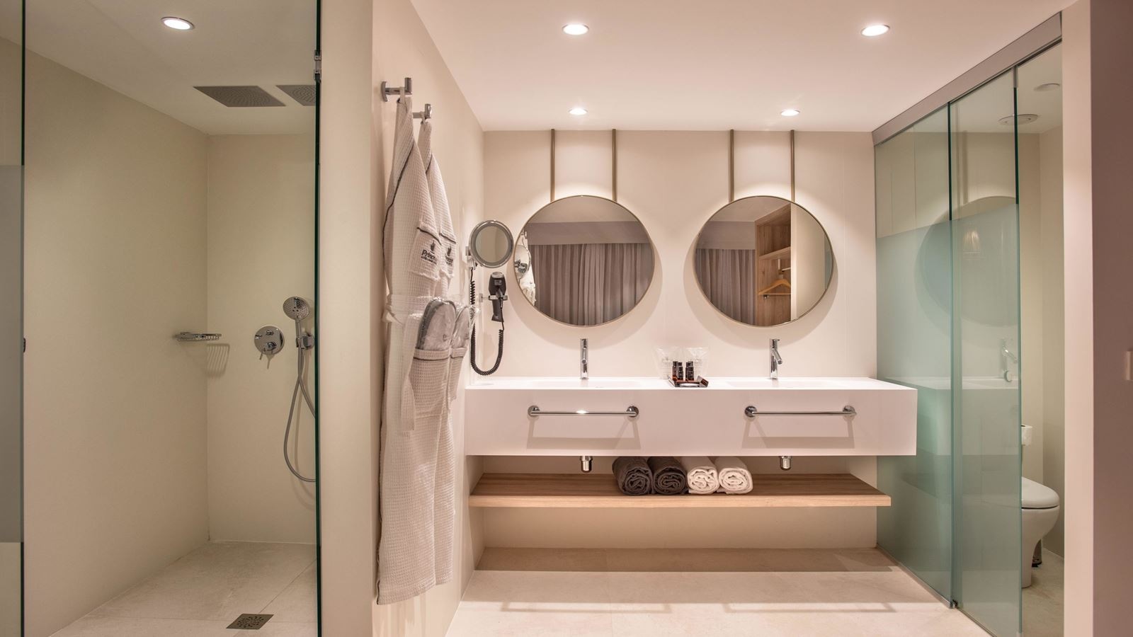 rooms-suite-platinum-side-sea-view-with-balcony-or-terrace