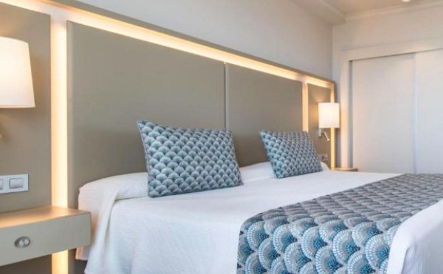 rooms-room-pool-view-balance-balcony-or-terrace