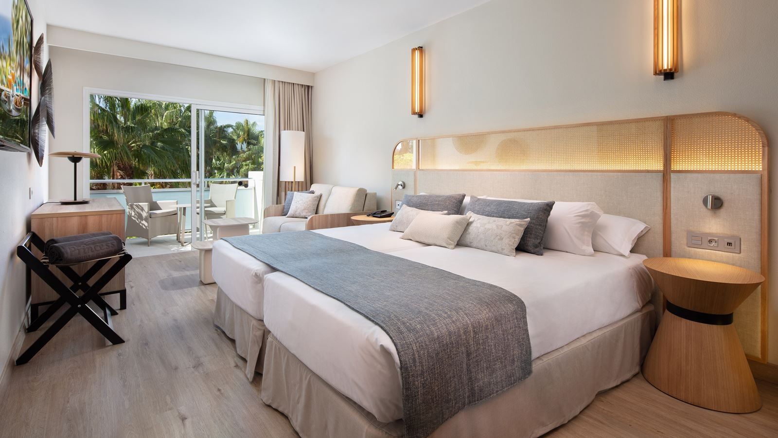 rooms-standard-room-with-balconystandard-room-single-use-with-balcony
