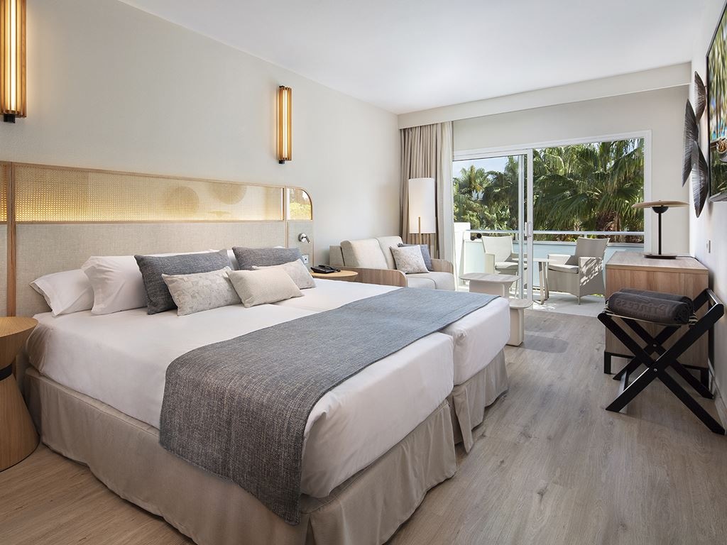 rooms-superior-family-room-with-balcony-or-terrace