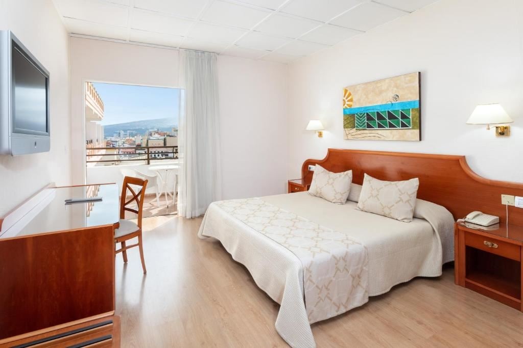 rooms-family-room-capacity-4