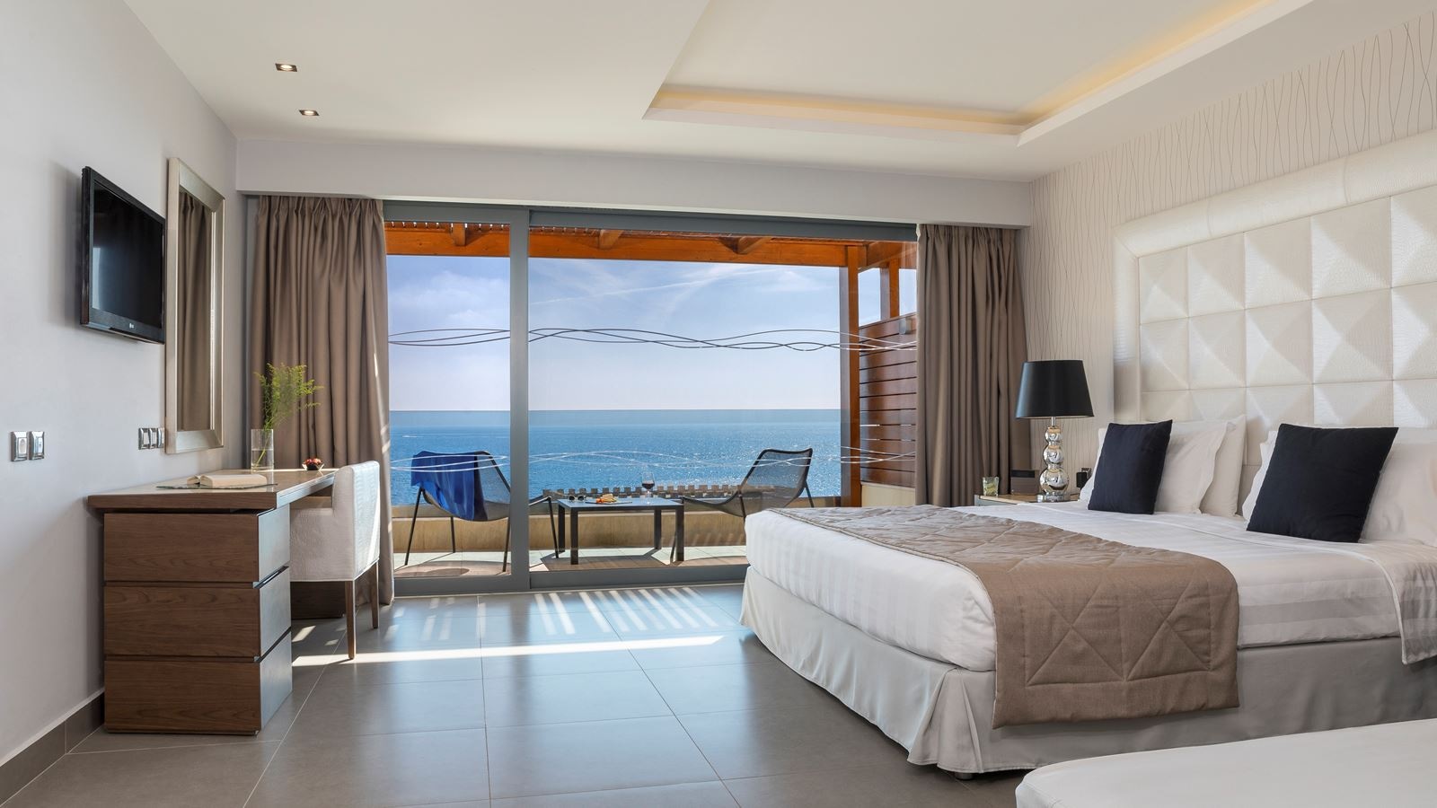 rooms-superior-deluxe-room-sea-view