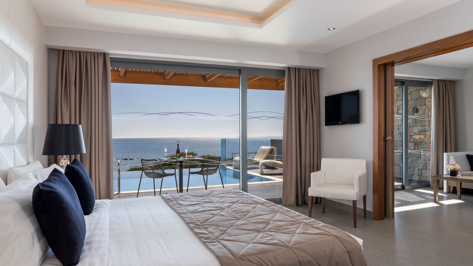 rooms-executive-suite-with-private-pool--sea-view