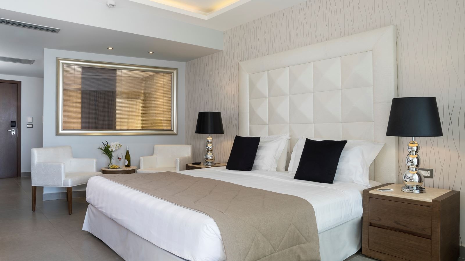 rooms-junior-suite-with-private-pool--partial-sea-view