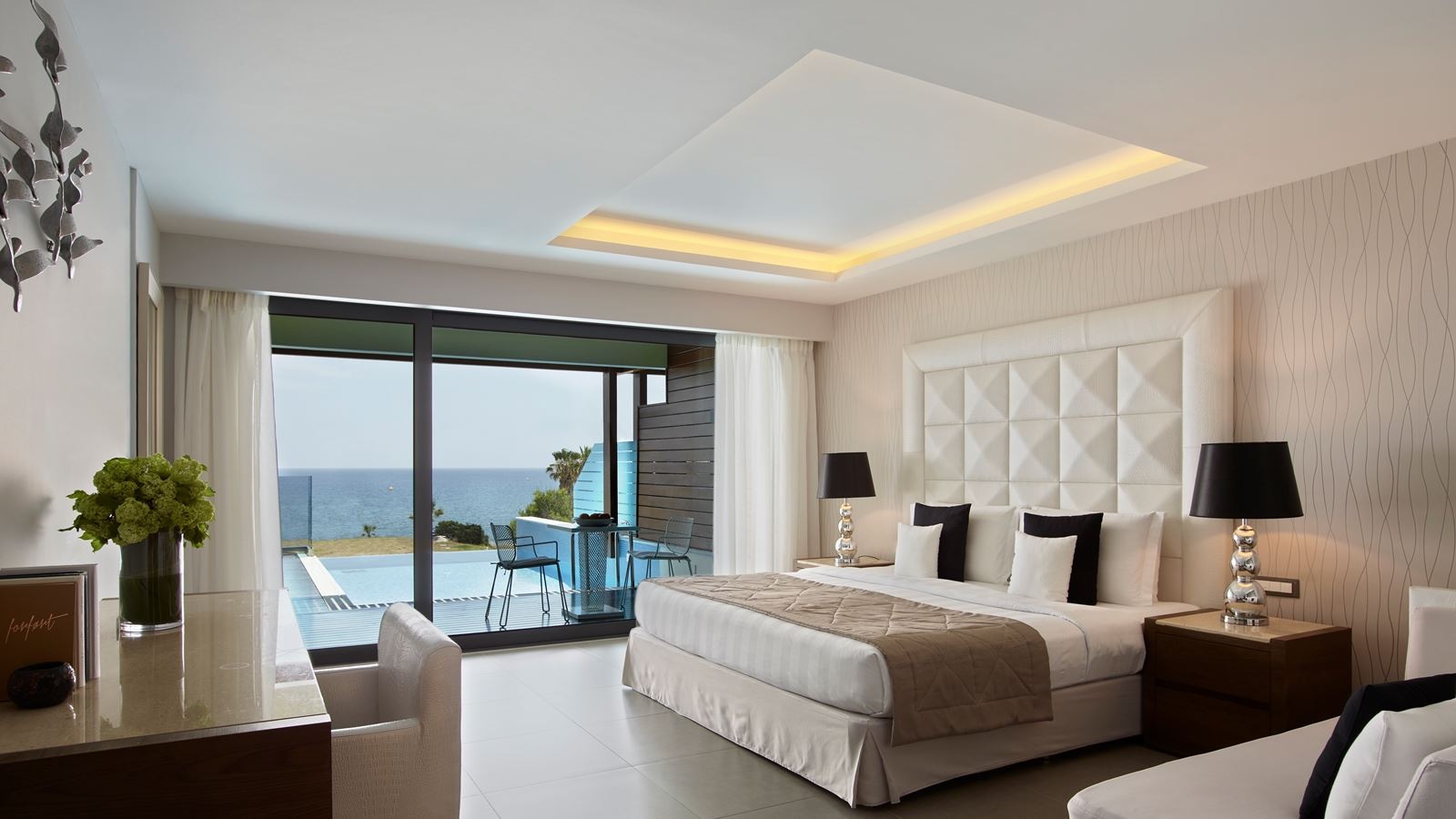 rooms-superior-junior-suite-with-private-pool--partial-sea-view