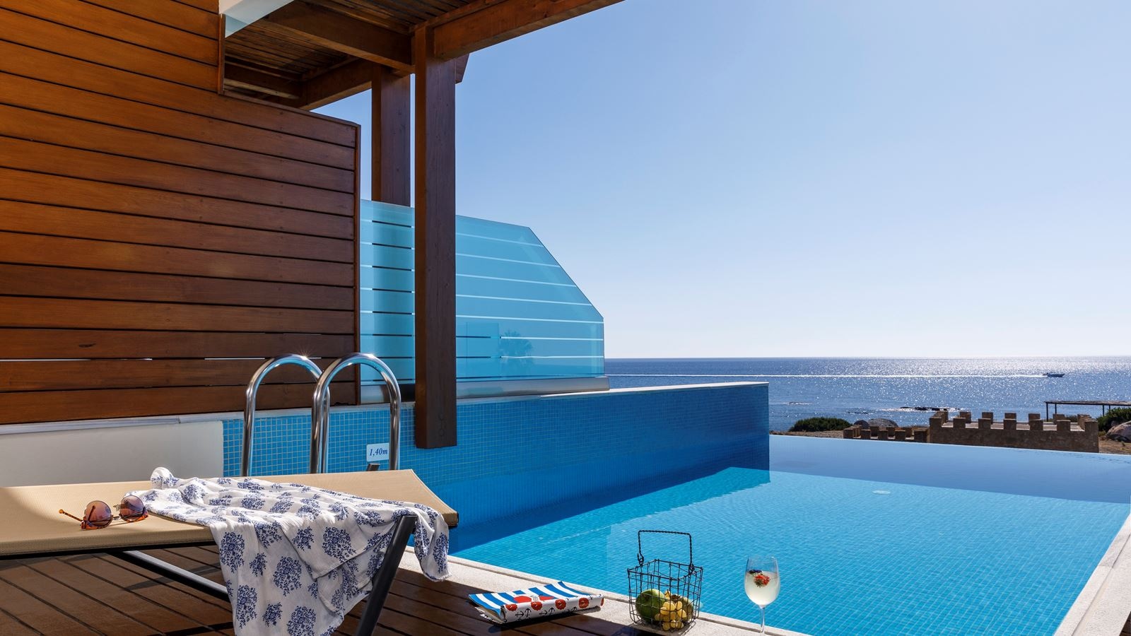 rooms-superior-junior-suite-with-private-pool--sea-view