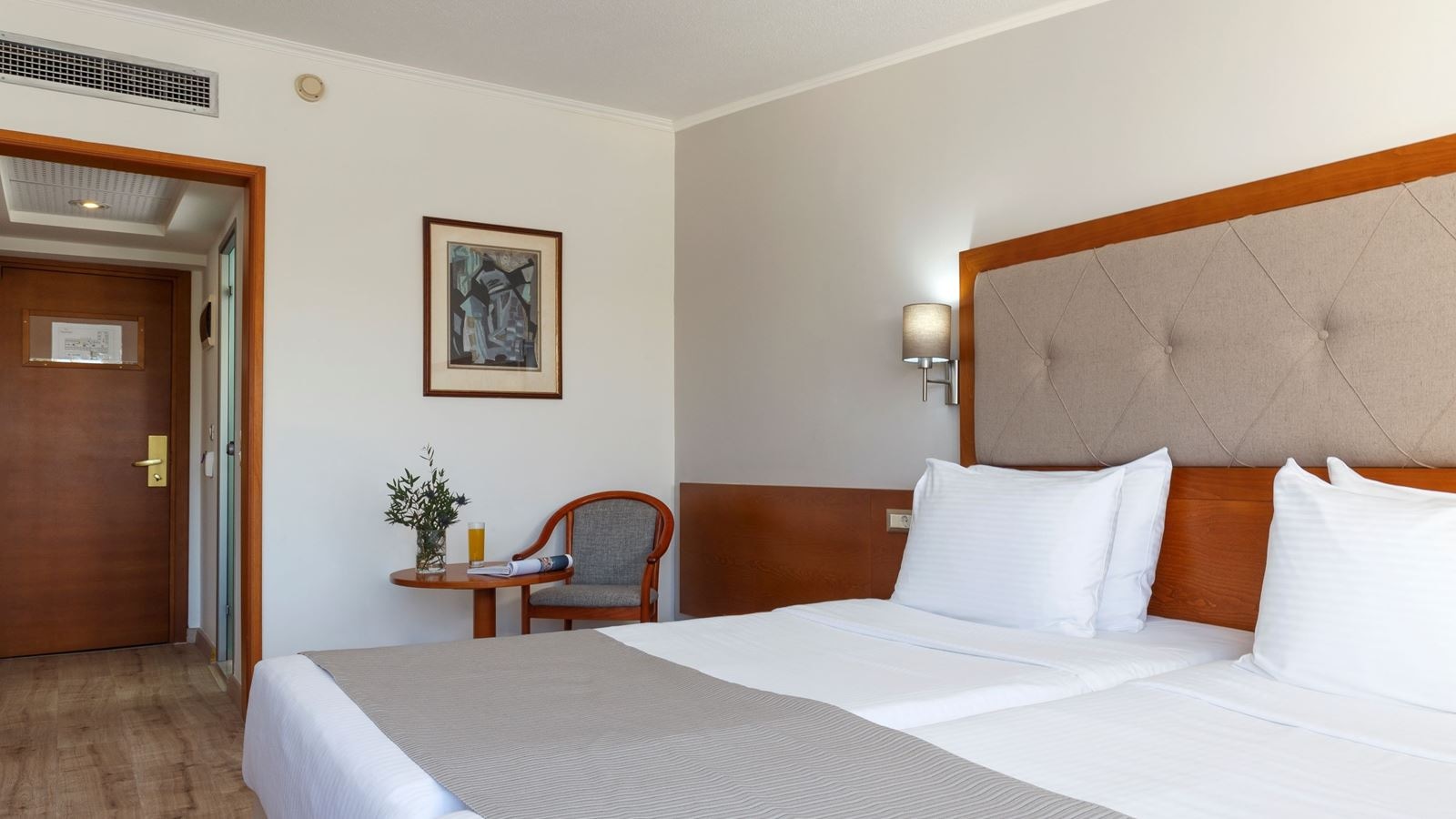 rooms-single-room-with-balcony