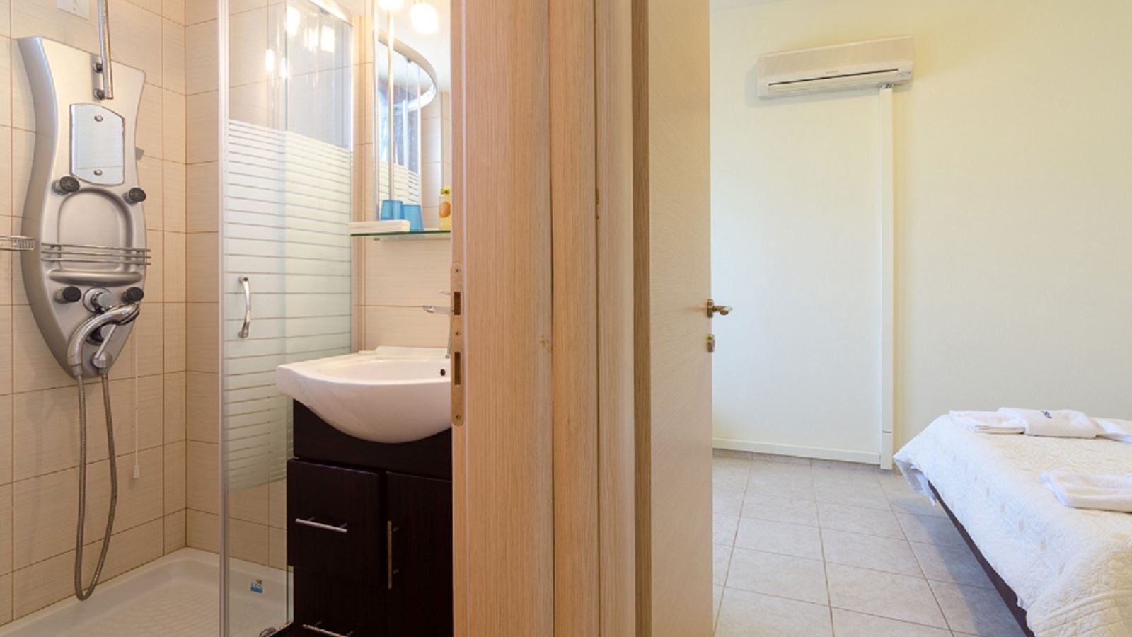 rooms-double-room-economy