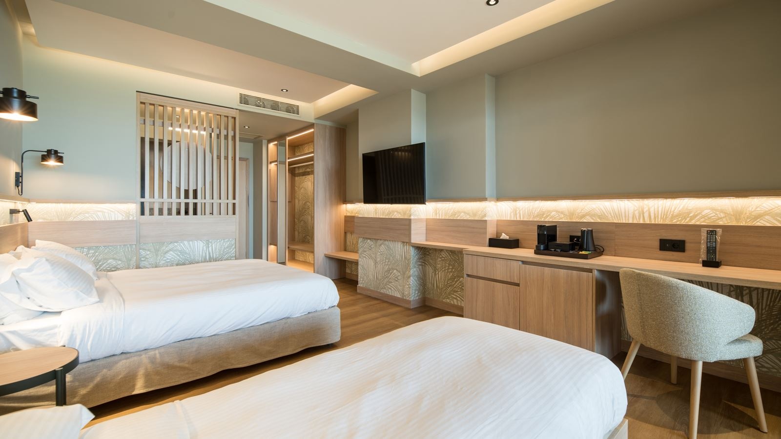 rooms-petite-suite-sea-view-outdoor-hot-tub